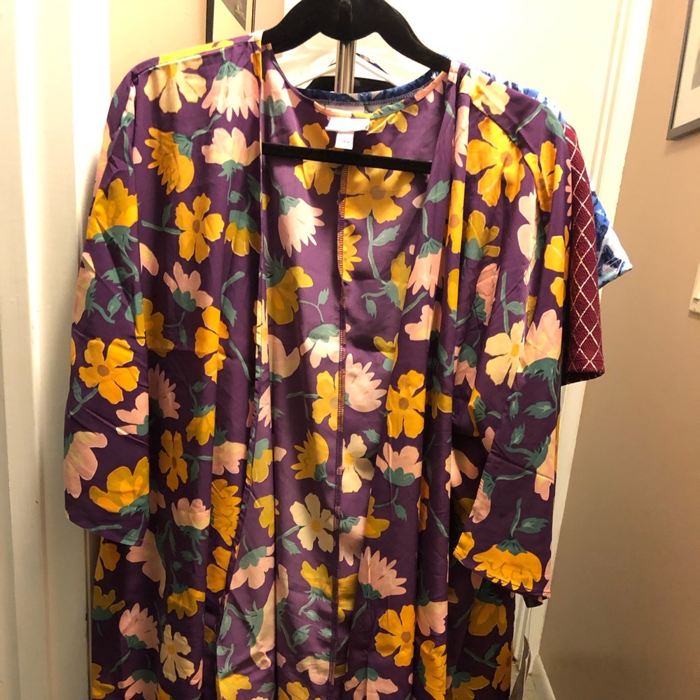 NWT LuLaRoe Lindsey chiffon coverup (Discontinued style)